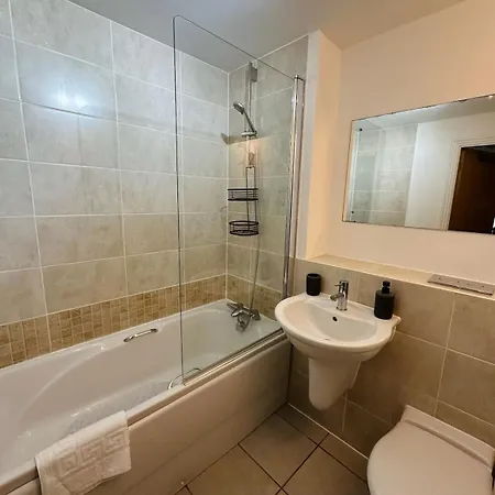 Modern & Private 2Br Apartment Manchester Exterior photo