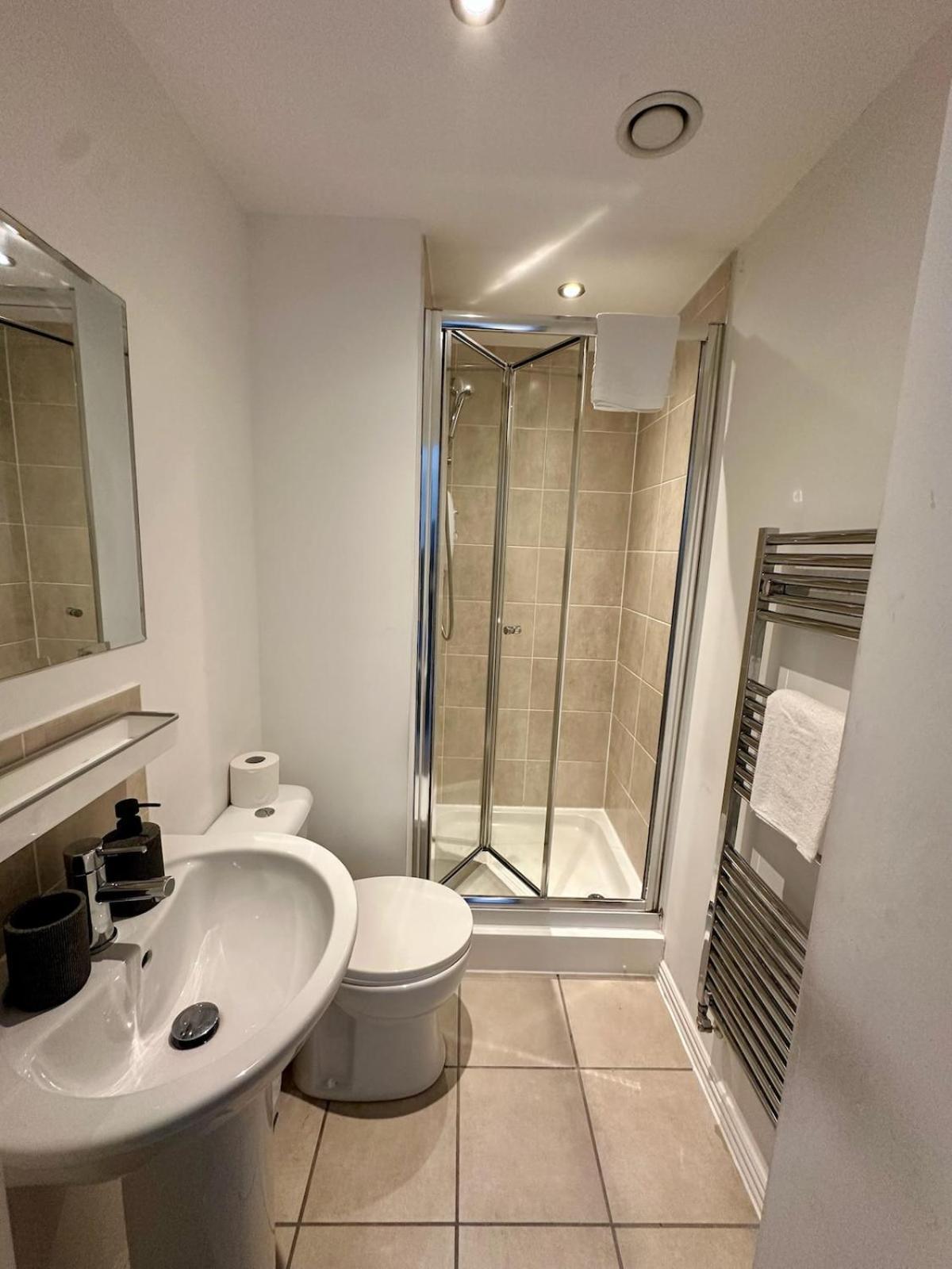 Modern & Private 2br Appartement *