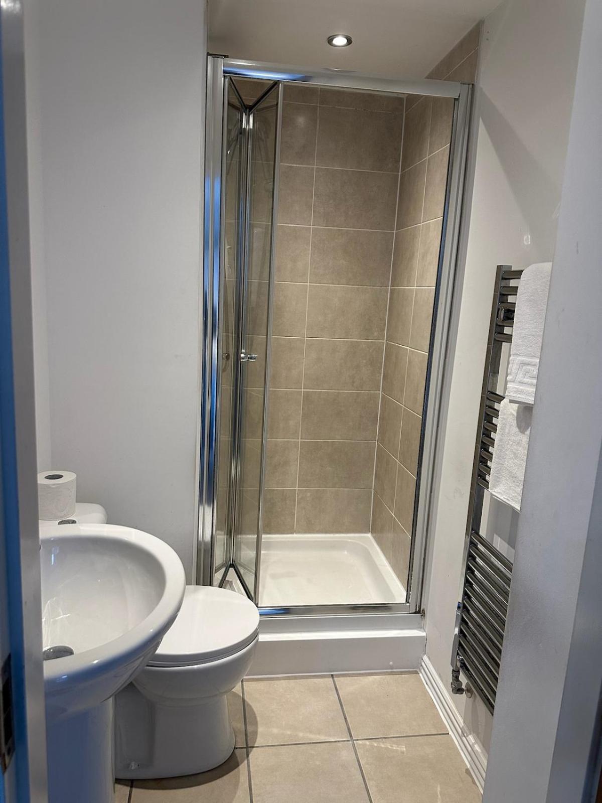 Modern & Private 2br Appartement *